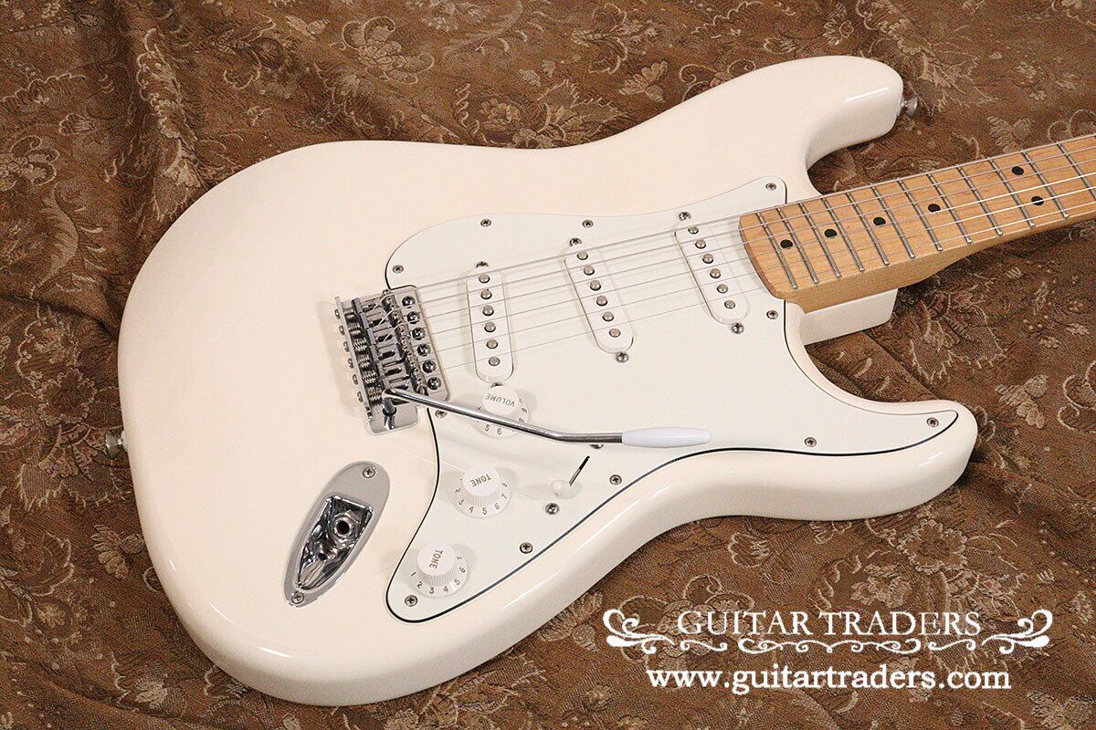 Fender 2015y Standard Stratocaster