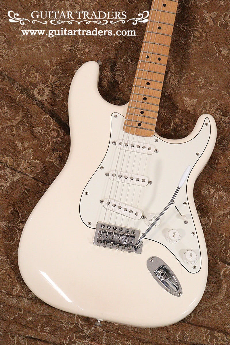Fender 2015y Standard Stratocaster