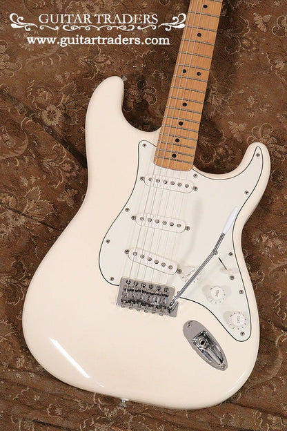 Fender 2015y Standard Stratocaster